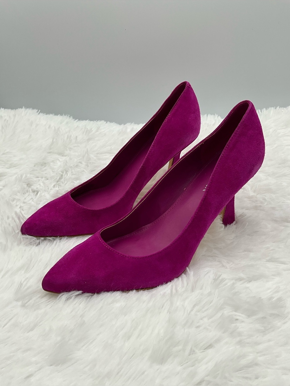 Marc Fisher Pumps Size 8.5 Pink Fuchsia Suede Pointed-Toe Pumps Stylish Heels